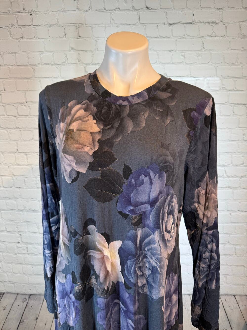 Johnny Was Grey Peony Long Sleeve Tee Dress. Size Large